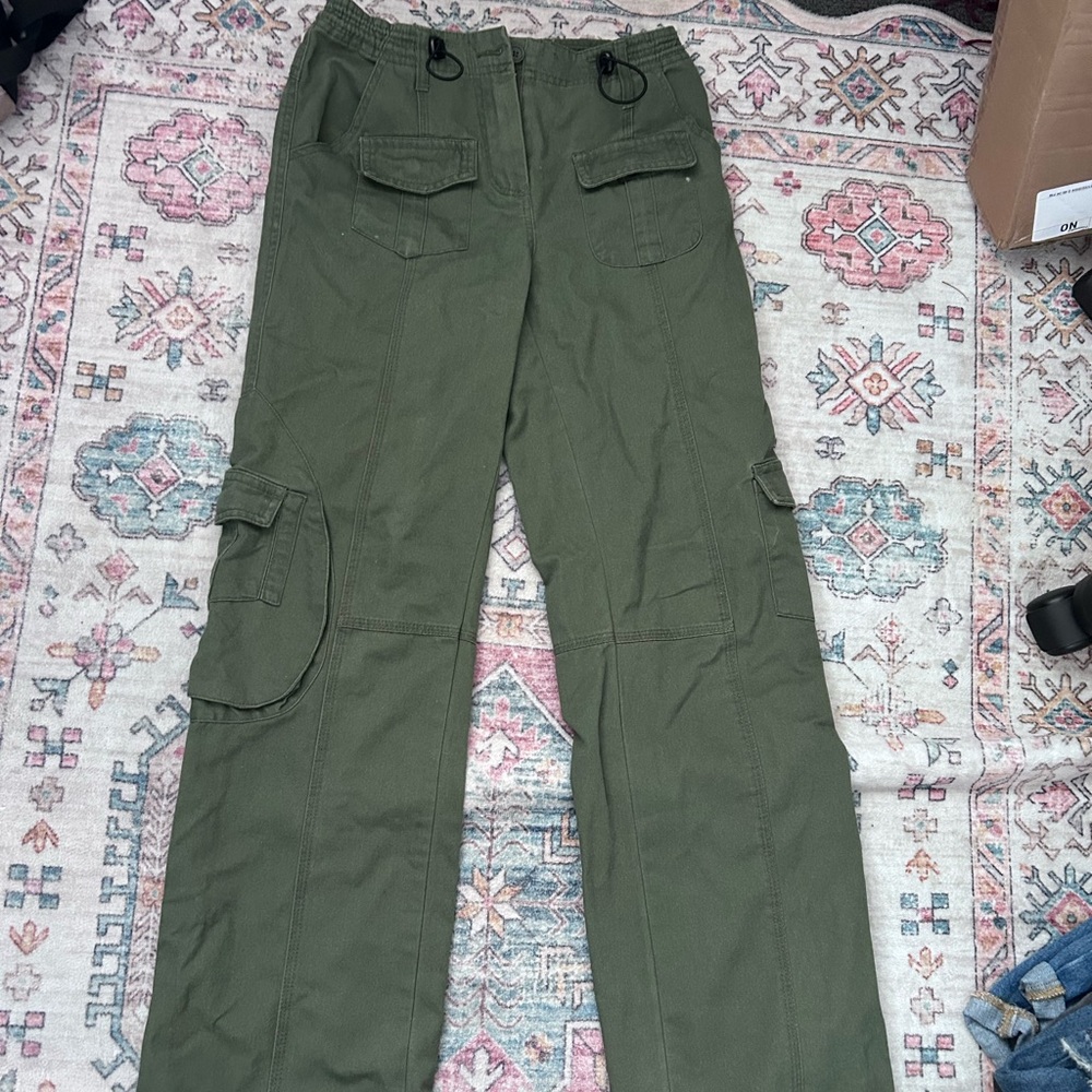 Brandy Melville Kim Cargo Pants
